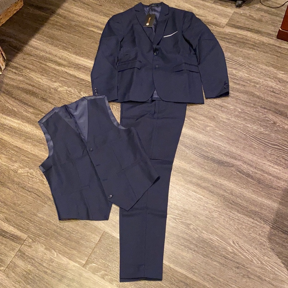 NWT Men’s 3 piece suit